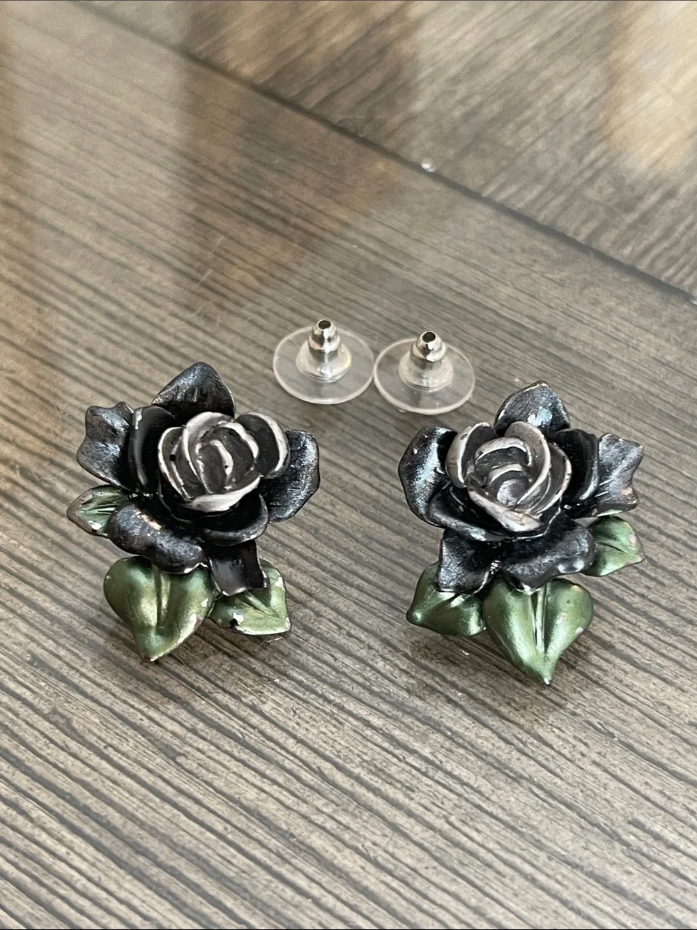 Vintage Style Dark Black - Grey Rose Stud Earrings
